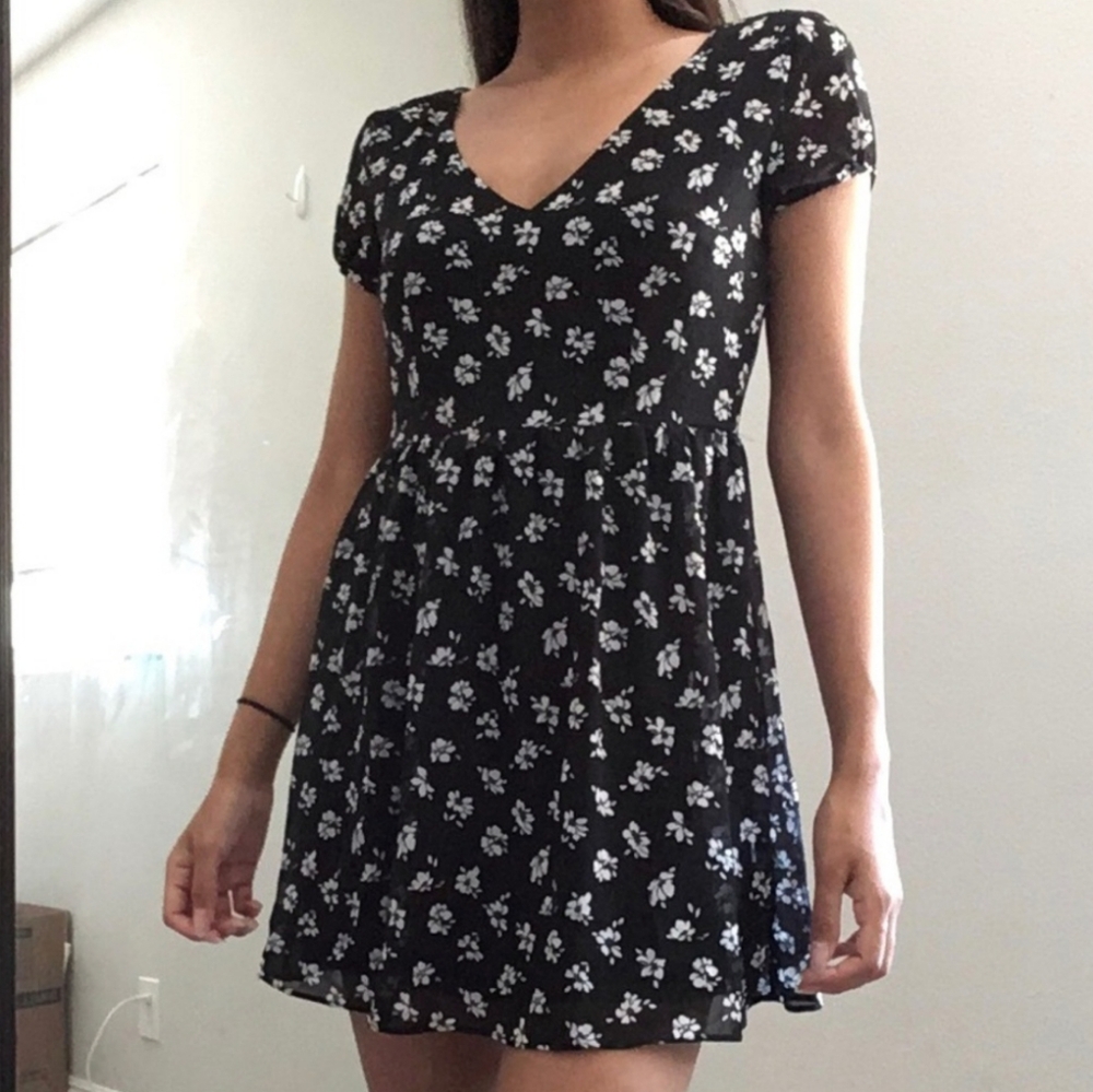 Forever 21 black and white floral mini dress